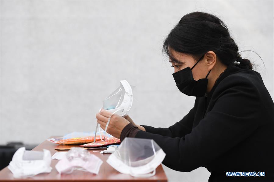 CHINA-BEIJING-SIGN LANGUAGE INTERPRETER-TRANSPARENT FACE MASK (CN)