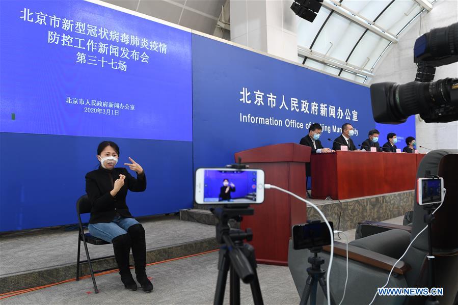 CHINA-BEIJING-SIGN LANGUAGE INTERPRETER-TRANSPARENT FACE MASK (CN)