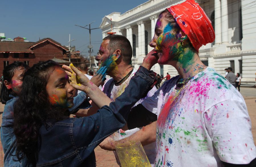 Holi festival of colours celebrated across India-Xinhua