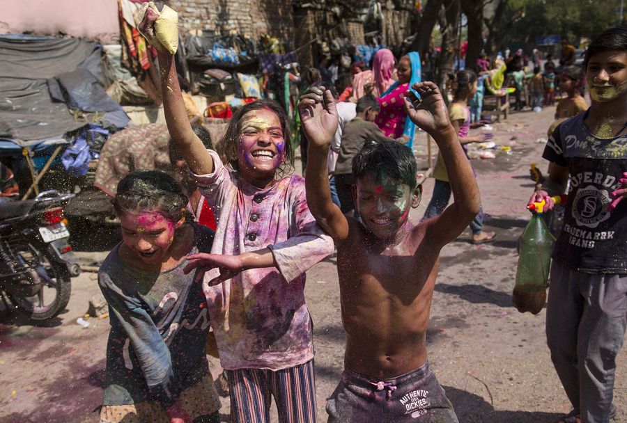 Holi festival of colours celebrated across India-Xinhua