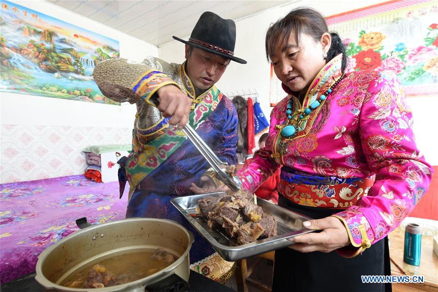 CHINA-GANSU-POVERTY ALLEVIATION-BREEDING-TOURISM-INDUSTRY (CN)