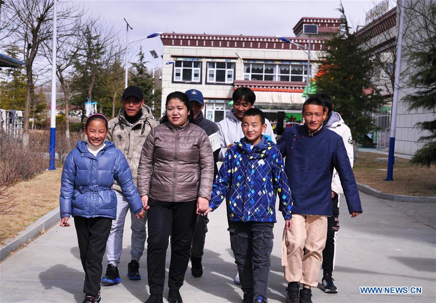 (InTibet) CHINA-TIBET-LHASA-A "MOTHER" AND HER 22 CHILDREN (CN)