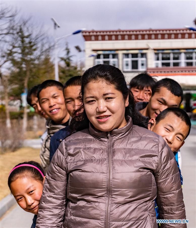 (InTibet) CHINA-TIBET-LHASA-A "MOTHER" AND HER 22 CHILDREN (CN)