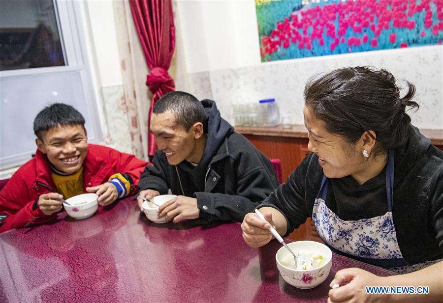 (InTibet) CHINA-TIBET-LHASA-A "MOTHER" AND HER 22 CHILDREN (CN)