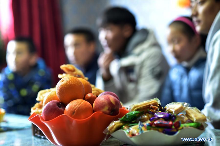 (InTibet) CHINA-TIBET-LHASA-A "MOTHER" AND HER 22 CHILDREN (CN)