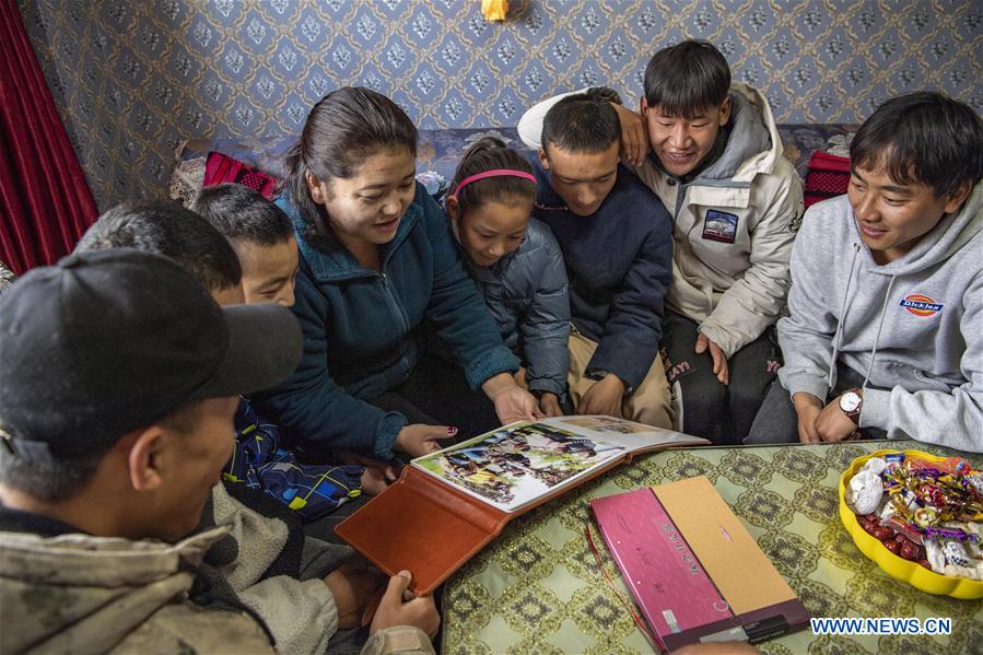 (InTibet) CHINA-TIBET-LHASA-A "MOTHER" AND HER 22 CHILDREN (CN)