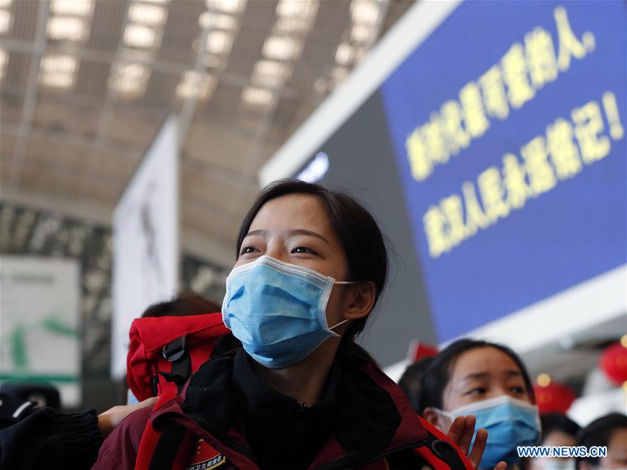 CHINA-WUHAN-COVID-19-MEDICS-DEPARTURE-RAILWAY (CN)