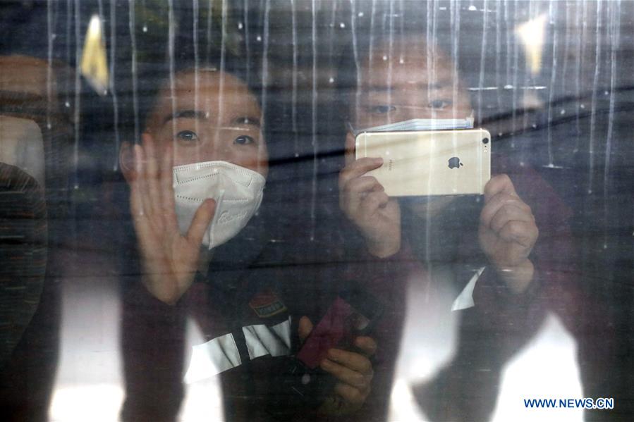 CHINA-WUHAN-COVID-19-MEDICS-DEPARTURE-RAILWAY (CN)