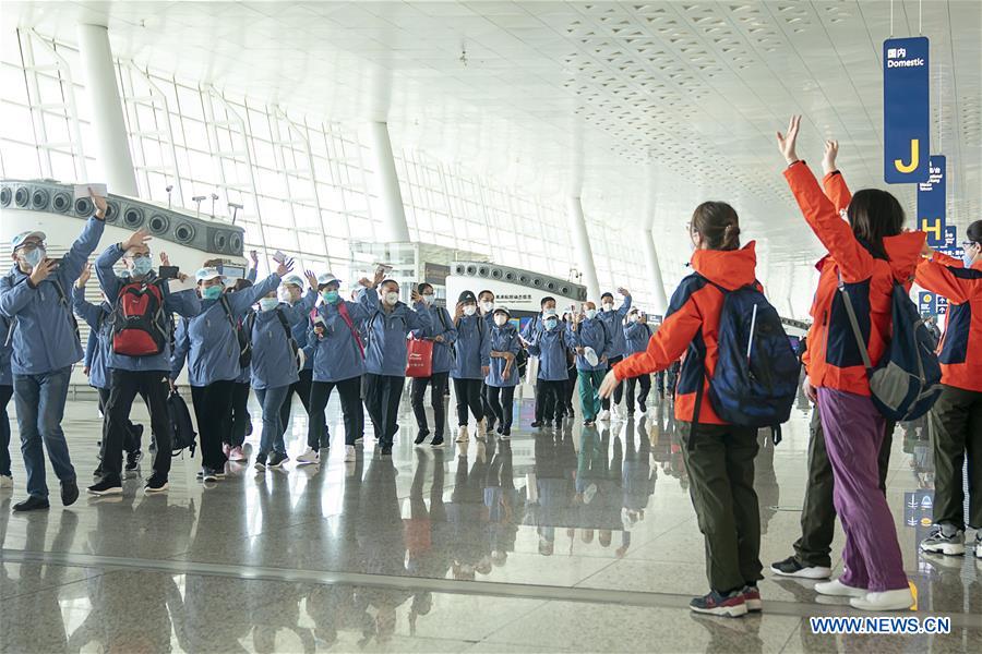 CHINA-WUHAN-COVID-19-MEDICS-DEPARTURE (CN)