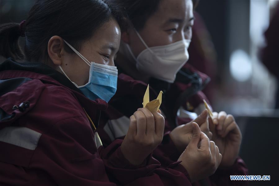 CHINA-WUHAN-COVID-19-MEDICS-DEPARTURE-PAPER CRANE (CN)