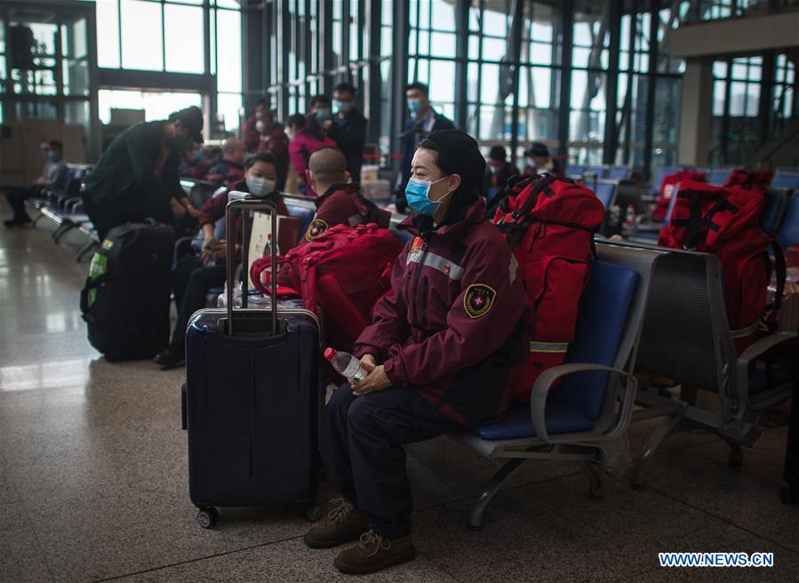 CHINA-WUHAN-MEDICS-DEPARTURE-FAREWELL (CN)