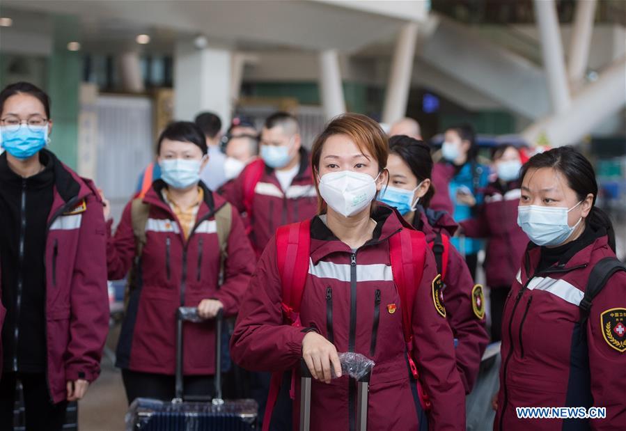 CHINA-WUHAN-MEDICS-DEPARTURE-FAREWELL (CN)