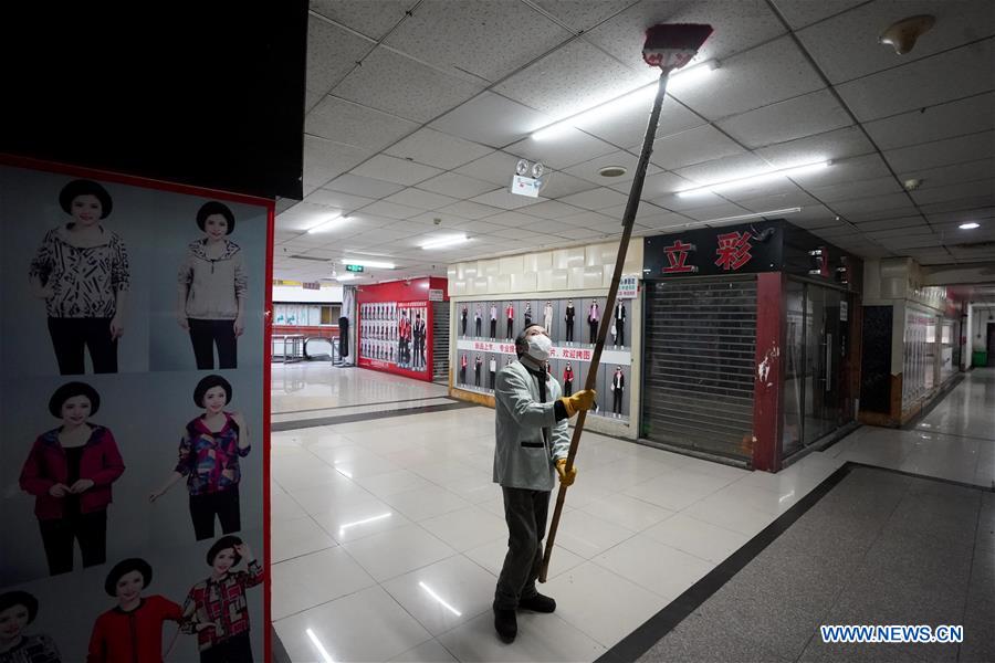 CHINA-HUBEI-WUHAN-SHOPPING MALL-DISINFECTION (CN)