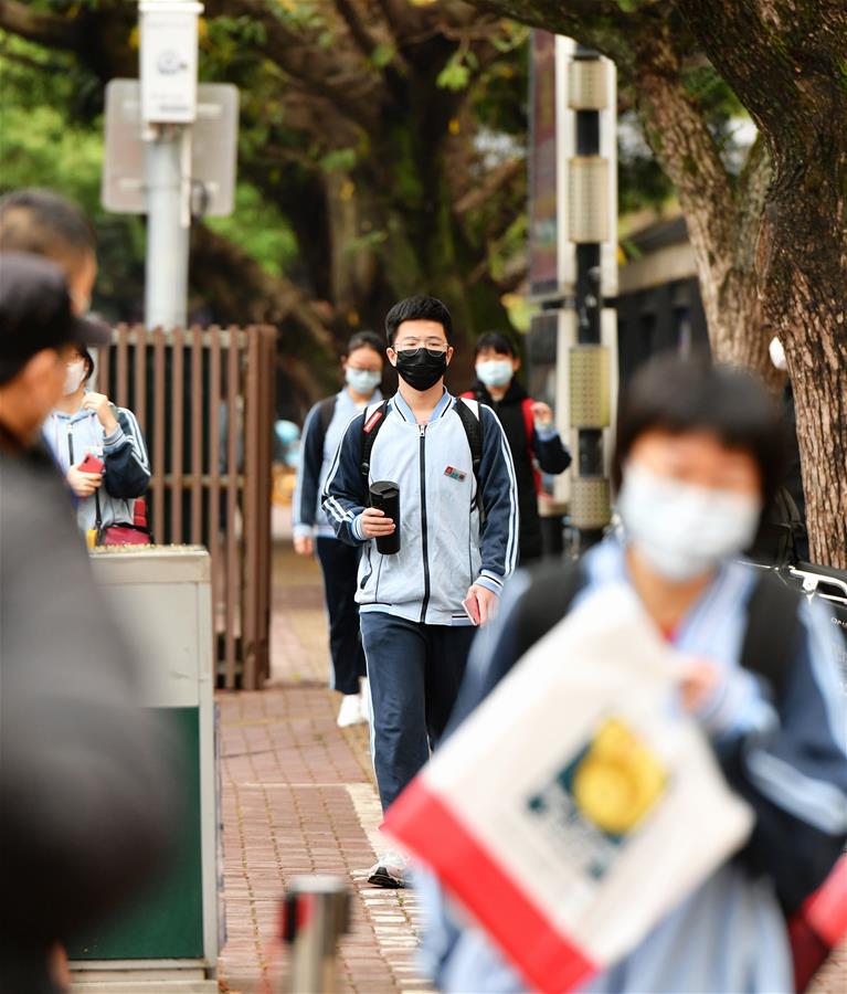 CHINA-FUJIAN-FUZHOU-SENIOR HIGH SCHOOL STUDENTS-RETURNING TO SCHOOL (CN)