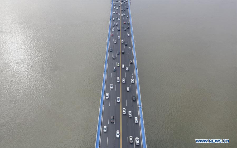 CHINA-HUBEI-WUHAN-THE SECOND YANGTZE RIVER BRIDGE-TRAFFIC (CN)