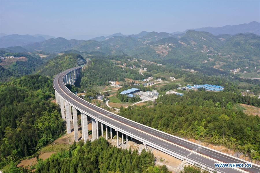 xuan"en-hefeng expressway under construction in hubei