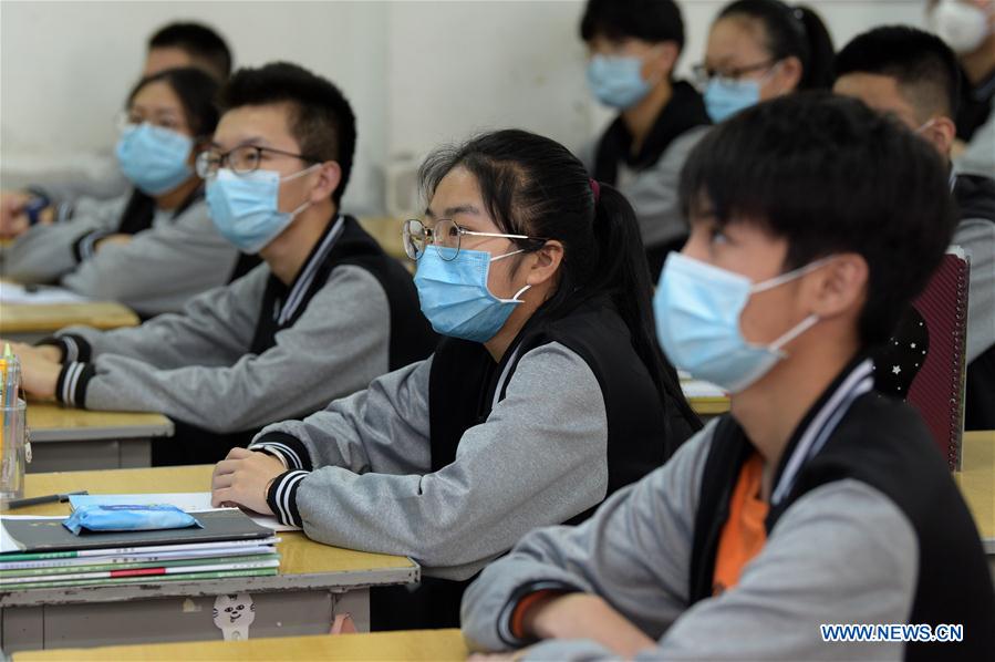 CHINA-SHAANXI-XI'AN-HIGH SCHOOL-STUDENT-RETURN TO SCHOOL (CN)