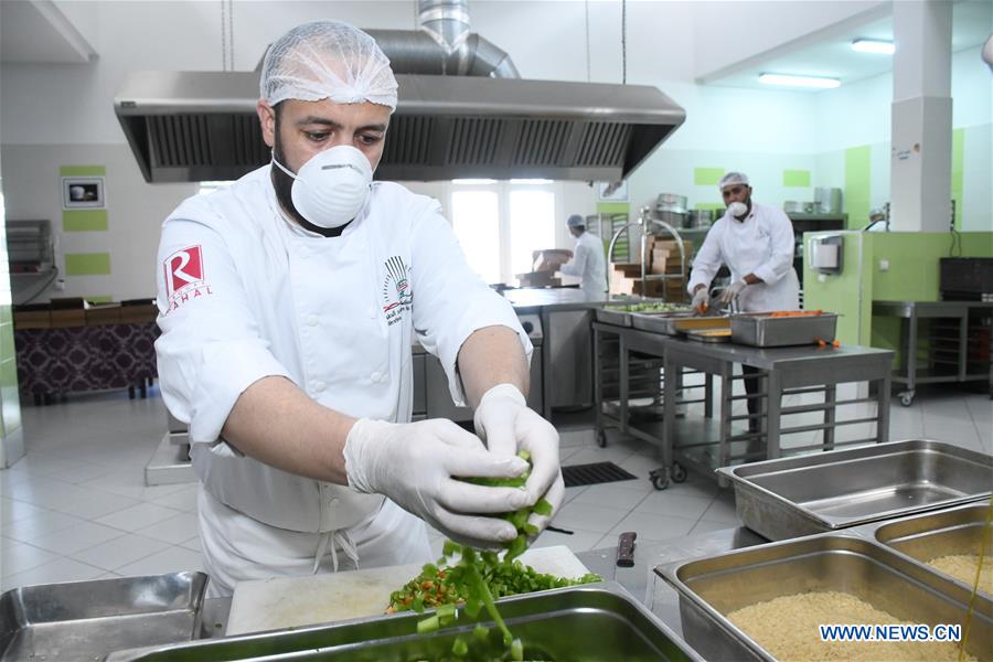 volunteers of catering business prepare free food
