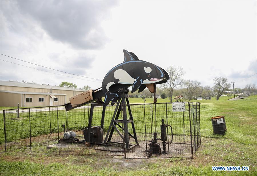 FILE-U.S.-TEXAS-LULING-OIL PRICES-CRASH