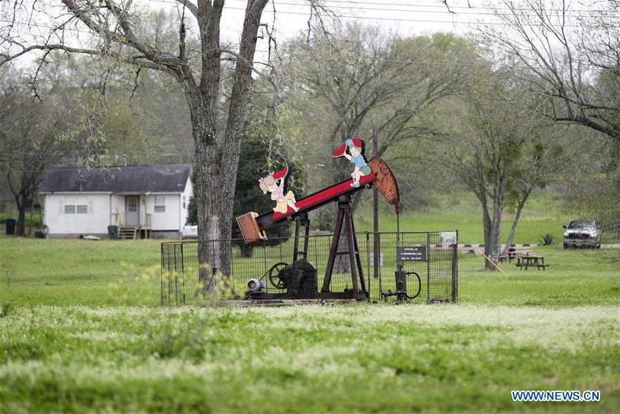 FILE-U.S.-TEXAS-LULING-OIL PRICES-CRASH