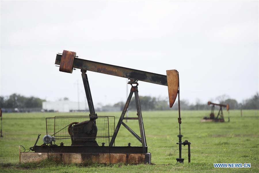 FILE-U.S.-TEXAS-LULING-OIL PRICES-CRASH