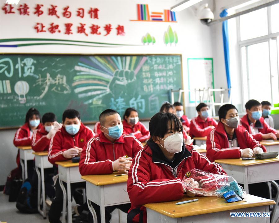 CHINA-SHANXI-TAIYUAN-JUNIOR HIGH SCHOOL-STUDENTS-RETURN TO SCHOOL (CN)