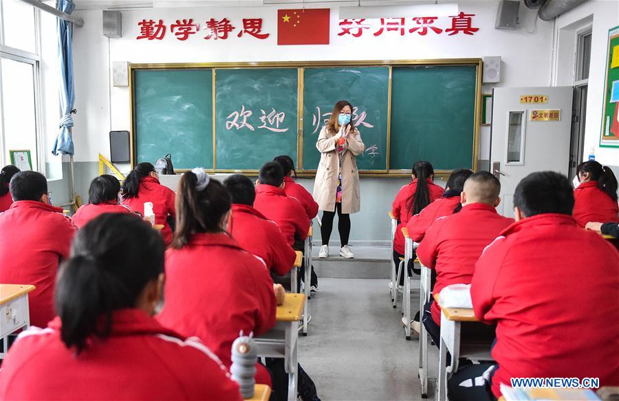 CHINA-SHANXI-TAIYUAN-JUNIOR HIGH SCHOOL-STUDENTS-RETURN TO SCHOOL (CN)