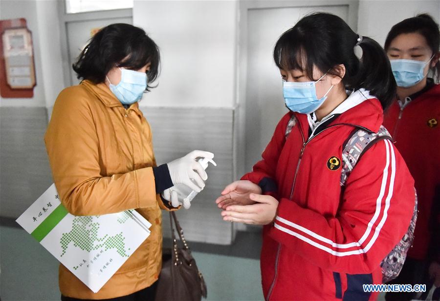 CHINA-SHANXI-TAIYUAN-JUNIOR HIGH SCHOOL-STUDENTS-RETURN TO SCHOOL (CN)