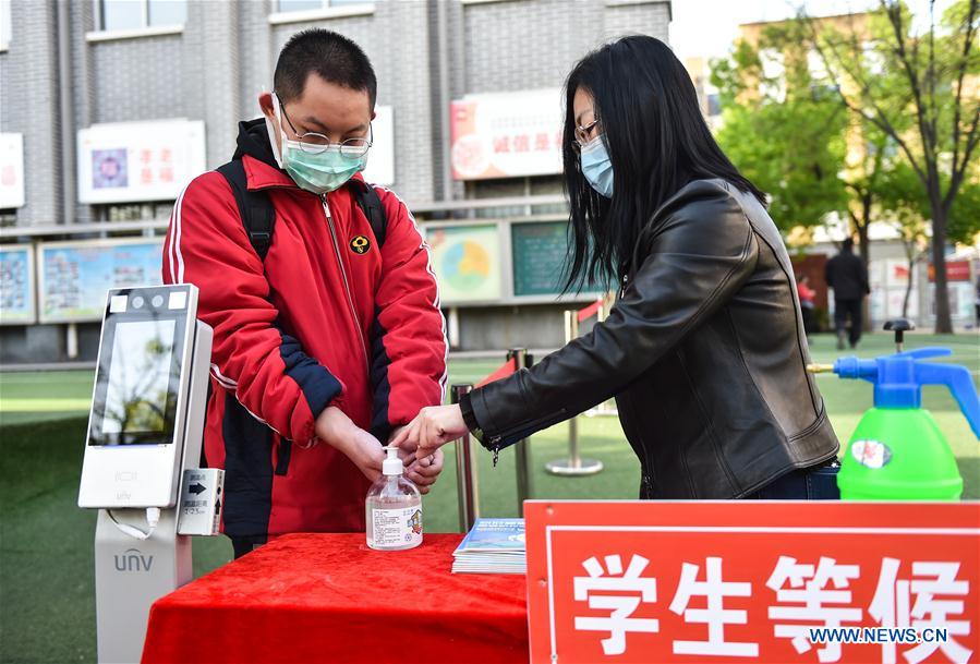 CHINA-SHANXI-TAIYUAN-JUNIOR HIGH SCHOOL-STUDENTS-RETURN TO SCHOOL (CN)