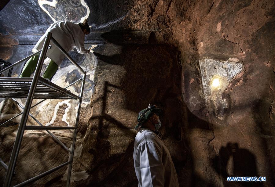 CHINA-NINGXIA-GUYUAN-XUMISHAN GROTTOES-MURALS-RESTORATION (CN)