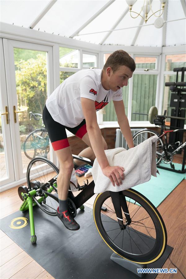 (SP)BRITAIN-NEWCASTLE-UNDER-LYME-COVID-19-TRIATHLETE TRAINING AT HOME