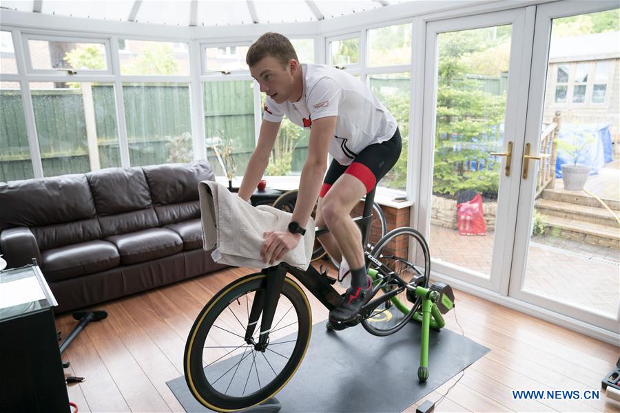 (SP)BRITAIN-NEWCASTLE-UNDER-LYME-COVID-19-TRIATHLETE TRAINING AT HOME