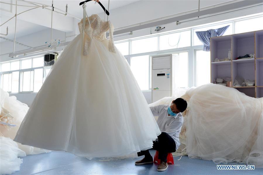 CHINA-ANHUI-LU'AN-WEDDING DRESS INDUSTRY-PRODUCTION (CN)