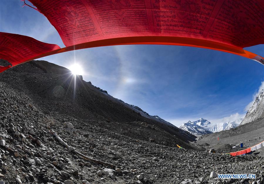 (InTibet)CHINA-TIBET-MOUNT QOMOLANGMA-SOLAR HALO (CN)