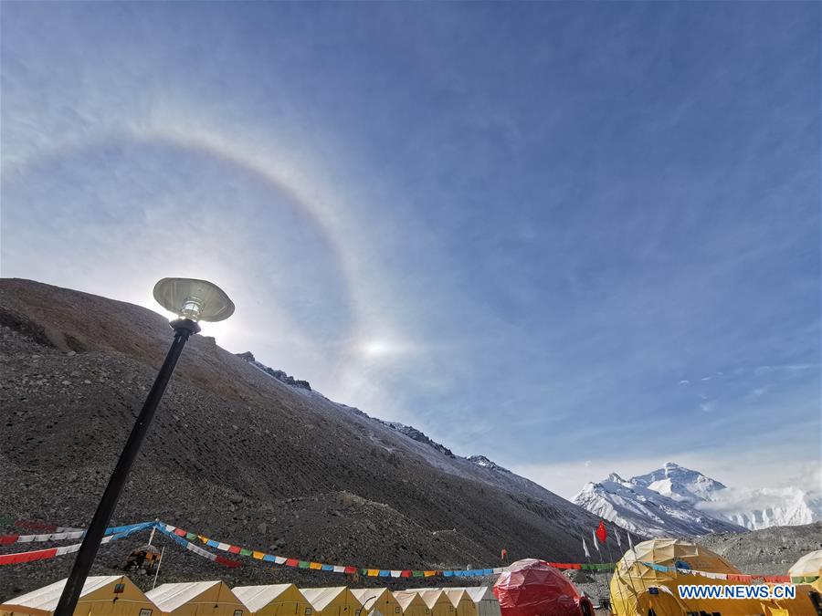 (InTibet)CHINA-TIBET-MOUNT QOMOLANGMA-SOLAR HALO (CN)