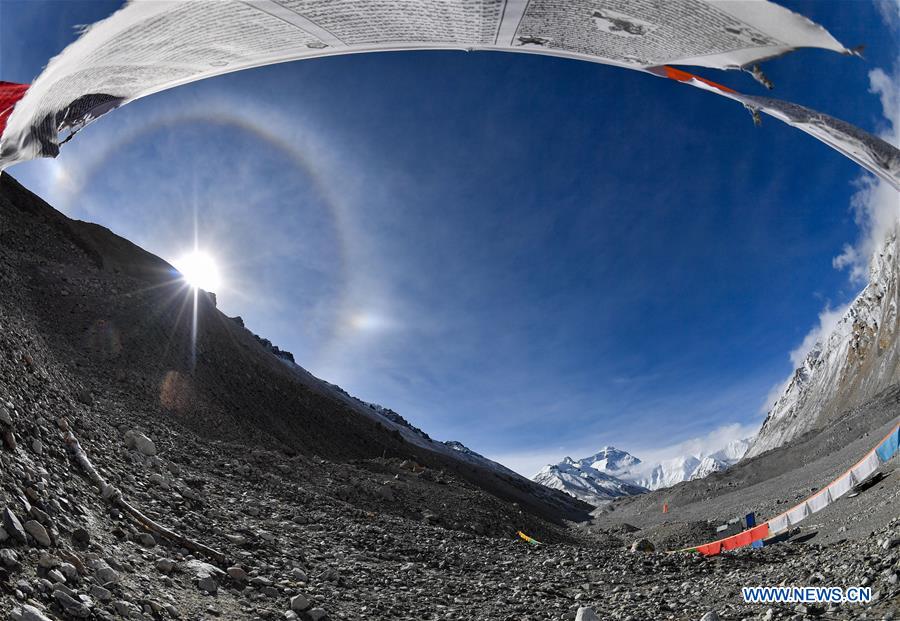 (InTibet)CHINA-TIBET-MOUNT QOMOLANGMA-SOLAR HALO (CN)