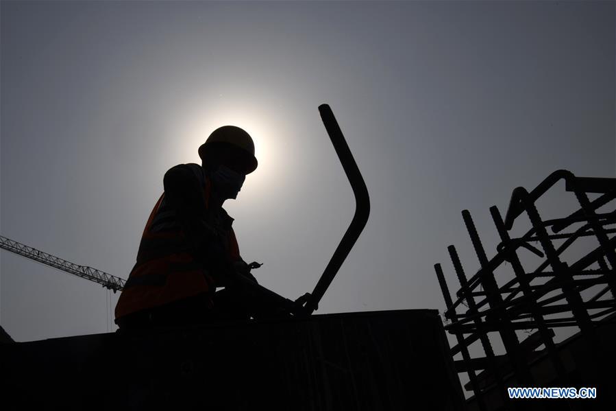 CHINA-LABOR DAY HOLIDAY-WORKERS (CN)