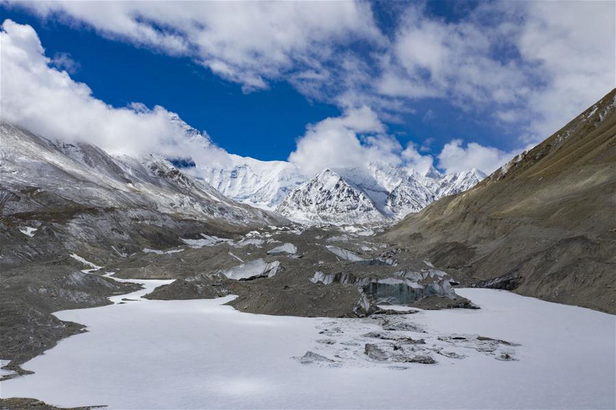 (InTibet)CHINA-TIBET-MOUNT QOMOLANGMA-CENTRAL RONGBUK GLACIER (CN)