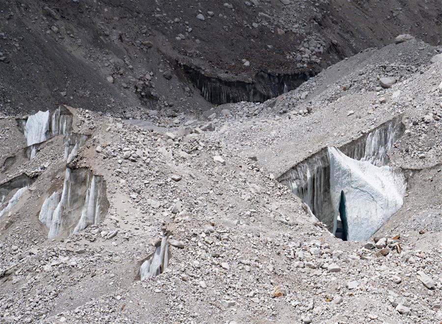 (InTibet)CHINA-TIBET-MOUNT QOMOLANGMA-CENTRAL RONGBUK GLACIER (CN)