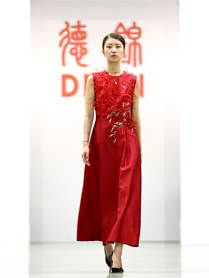 CHINA-BEIJING-COVID-19-FASHION WEEK-LIVESTREAM SHOW (CN)