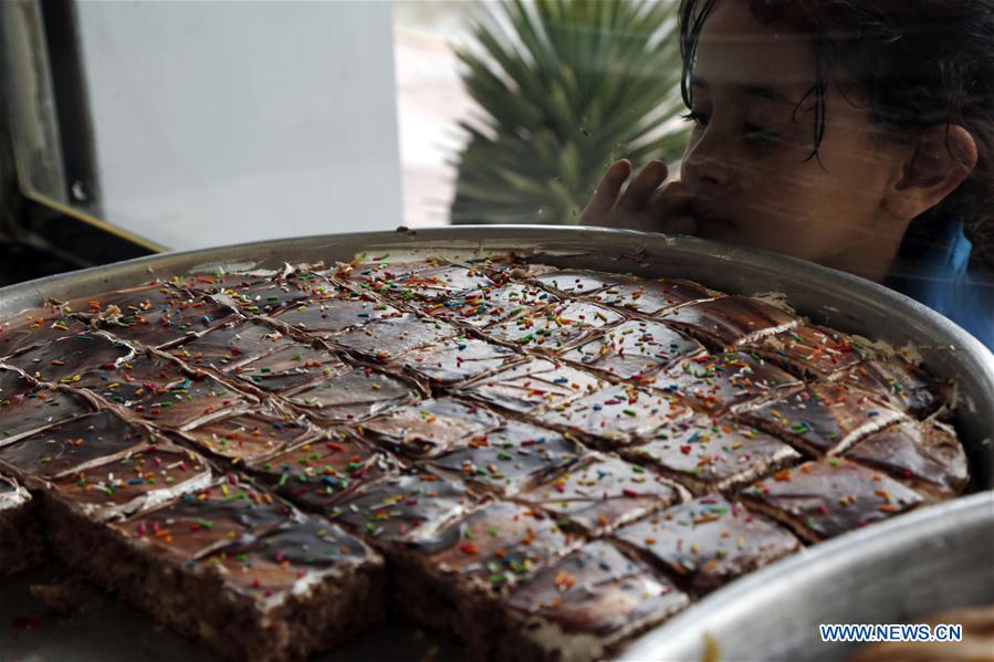 YEMEN-SANAA-RAMADAN-SWEETS