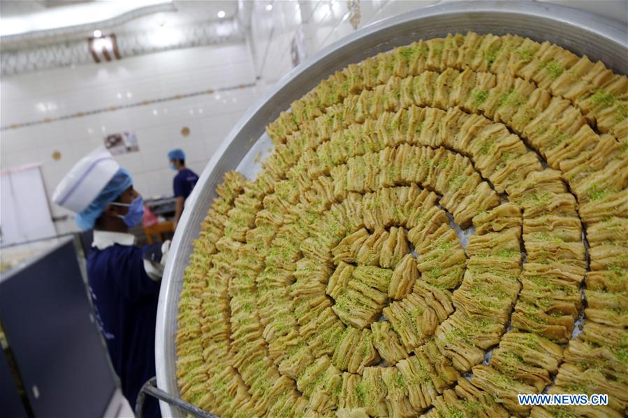 YEMEN-SANAA-RAMADAN-SWEETS