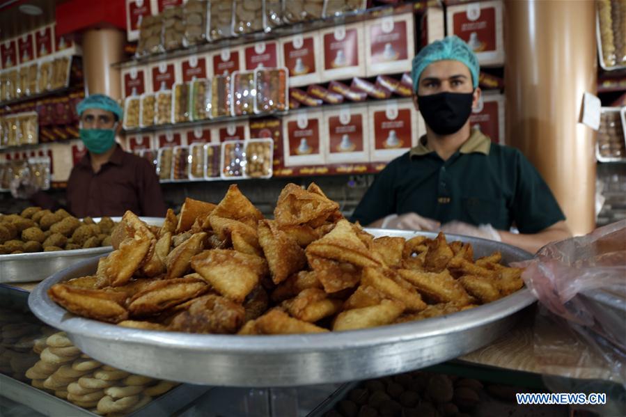 YEMEN-SANAA-RAMADAN-SWEETS