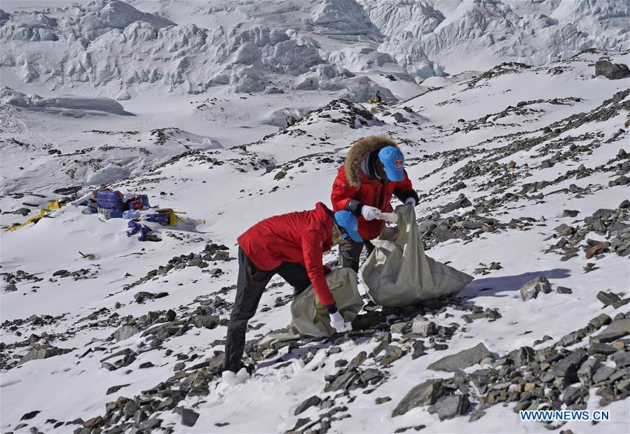 (InTibet)CHINA-TIBET-MOUNT QOMOLANGMA-REMEASUREMENT-ADVANCE CAMP-ENVIRONMENTAL EFFORT (CN)