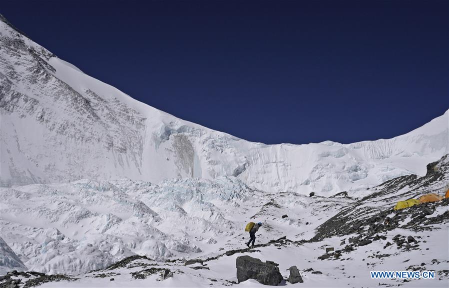 (InTibet)CHINA-TIBET-MOUNT QOMOLANGMA-REMEASUREMENT-ADVANCE CAMP-ENVIRONMENTAL EFFORT (CN)