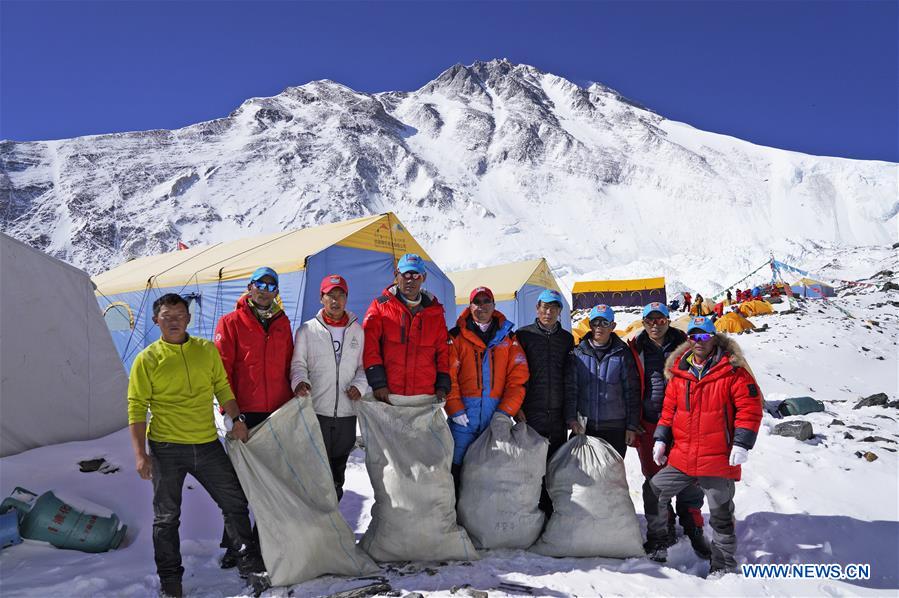 (InTibet)CHINA-TIBET-MOUNT QOMOLANGMA-REMEASUREMENT-ADVANCE CAMP-ENVIRONMENTAL EFFORT (CN)