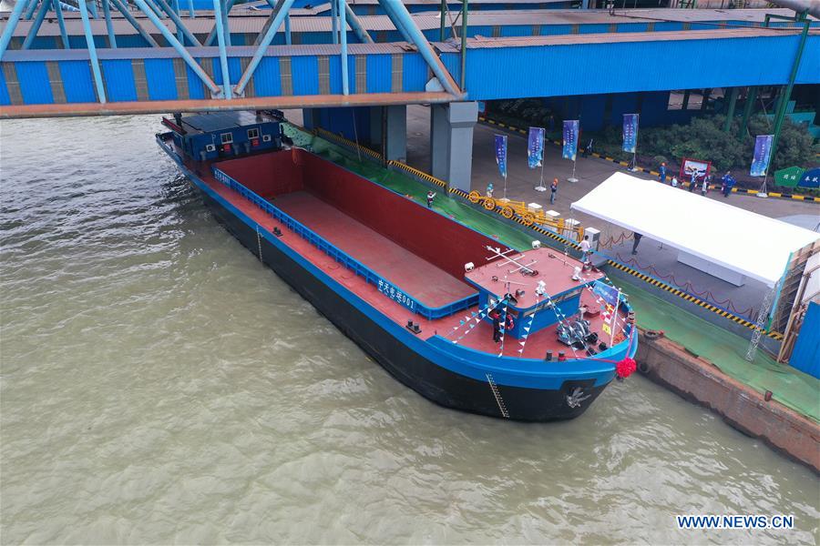 CHINA-JIANGSU-YANGTZE RIVER-ELECTRIC CARGO SHIP (CN)