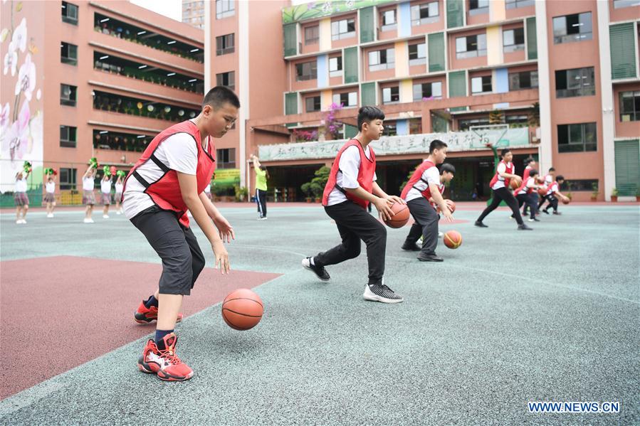 CHINA-CHONGQING-SCHOOL-GYM CLASS (CN)