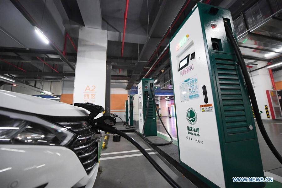 Largest electric vehicle charging station in Beijing comes into service