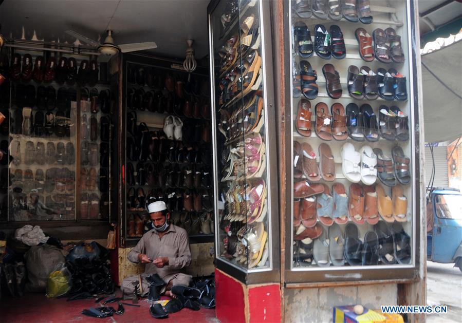 PAKISTAN-PESHAWAR-EID AL-FITR-SHOE-MAKING